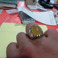 عقیق زرد کهنه شن دار