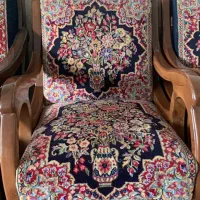 یک دست مبل قالی دست باف طرح گدونی با میز