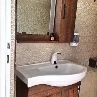 روشویی با باکس و آینه و شیرآلات چشمی