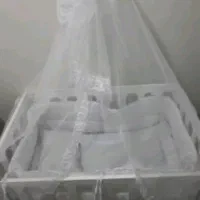 تخت کنار مادر