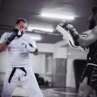 کیک بوکسینگ باشگاه اساطیر تناسب دفاع