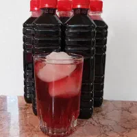 شربت آلبالو خوش رنگ و شفاف