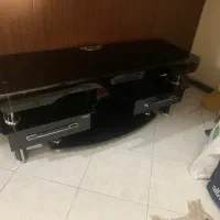 میز تلویزیون شیشه ای در حد نو