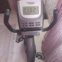دوچرخه ثابت نشسته