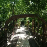 یک-باب-باغ-رستوران-با-امکانات-کامل