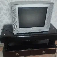 تلوزیون و میز