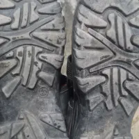 یک جفت سندل هست فروشی در حد نو