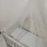 تخت کنار مادر