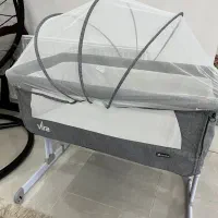 تخت کنار مادر
