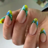 آموزش کاشت ناخن و طراحی ناخن با ارائه مدرک معتبر