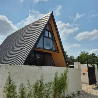 کلبه سوییسی جنگلی همراه با جکوزی یک خوابه