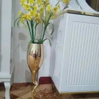 گل وگلدان کمی رنگ گلدان رفته