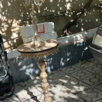 میز تلفن و شمعدانی