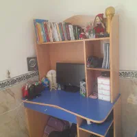 تخت وپا تختی و کتابخانه