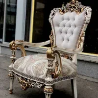 کارگر نجاری تیکه چسبون . منتاژ کار مبل