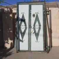 درب حیاط با چهار چوب