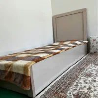تخت خواب یک نفره همراه با تشک فنری