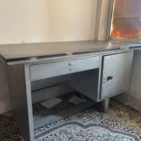 میز اداری و کامپیوتر