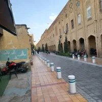 مغازه-دو-کله-حاشیه-ی-خیابان-بازار-رضا