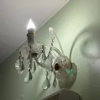 دو عدد لوستر و یک دیوارکوب