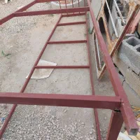چهار پایه فلزی