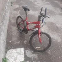 یک عدد دوچرخه  به علت کمبو جا بفروش میرسد