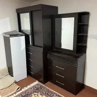 میز آرایشی کمد لباسی. تخت خواب