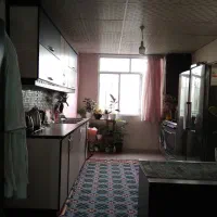 خانه ۹۰متری طبقه سوم روی همکف