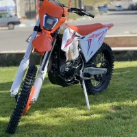 yb250