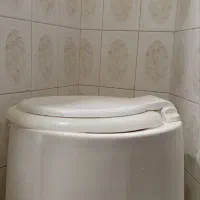فروش توالت فرنگی متحرک سالم وتمیز سطل و جای دستمال