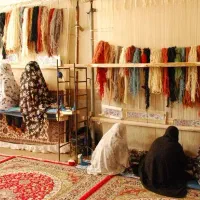 بافنده فرش و تابلوفرش برای کار در کارگاه قالیبافی