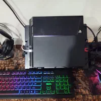 فروش ps4 فت ۵۰۰ گیگ با تجهیزات گیمینگ کامل