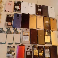 تعدادی گوشی اوراقی (فروش فقط یکجا)