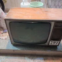 تلویزون قدیمی چوبی