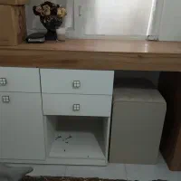 میز تحریر و کامپیوتر