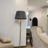 آباژور ایستاده