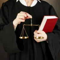 وکیل پایه یک دادگستری