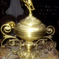 آجیل یا شکلات خوری