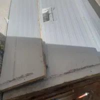 دیوار کانکس با پنجره اهنی