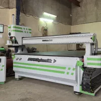 کارگر ساده زیر سی سال دست به اچار ساخت دستگاه cnc