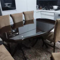یک عدد میز غذا خوری شش نفره کاملا سالم