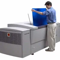 استخدام خانم آشنا به فتوشاپ