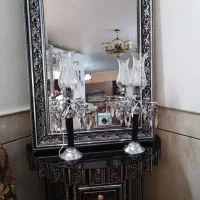 آینه چراغ و میز و شمعدان