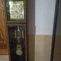ویترین و ساعت ایستاده