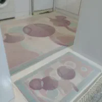 فرش اشپزخانه وپادری ست یه کم زدگی داره