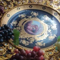 میوه خوری پایه بلند کنار سالنی