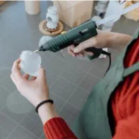 مونتاژ کار خانم