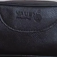 یک کیف دستی قهوه ای حاوی مدارک مفقود شده است