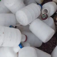 سی عدد ظرف پلاستیکی جا ترشی (قمقمه جا خیارشور)