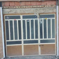 درب حیاط مغازه انبار